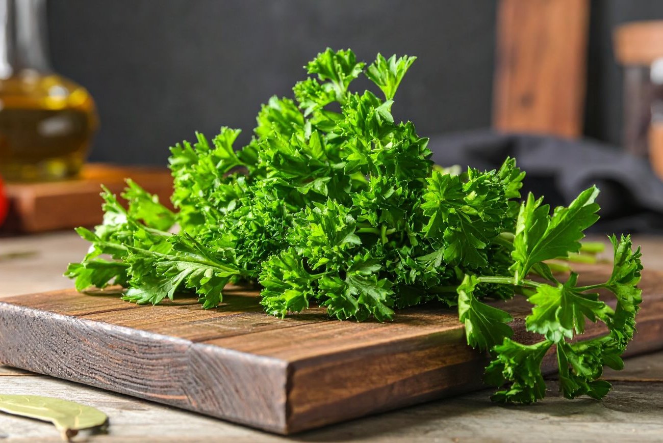 Петрушка окажется полезнее дорогих витаминов: неожиданное открытие для всех