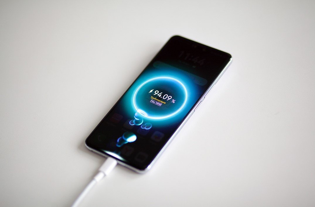 Обзор смартфона Huawei nova 14 Pro: стильный дизайн и камера флагманского уровня