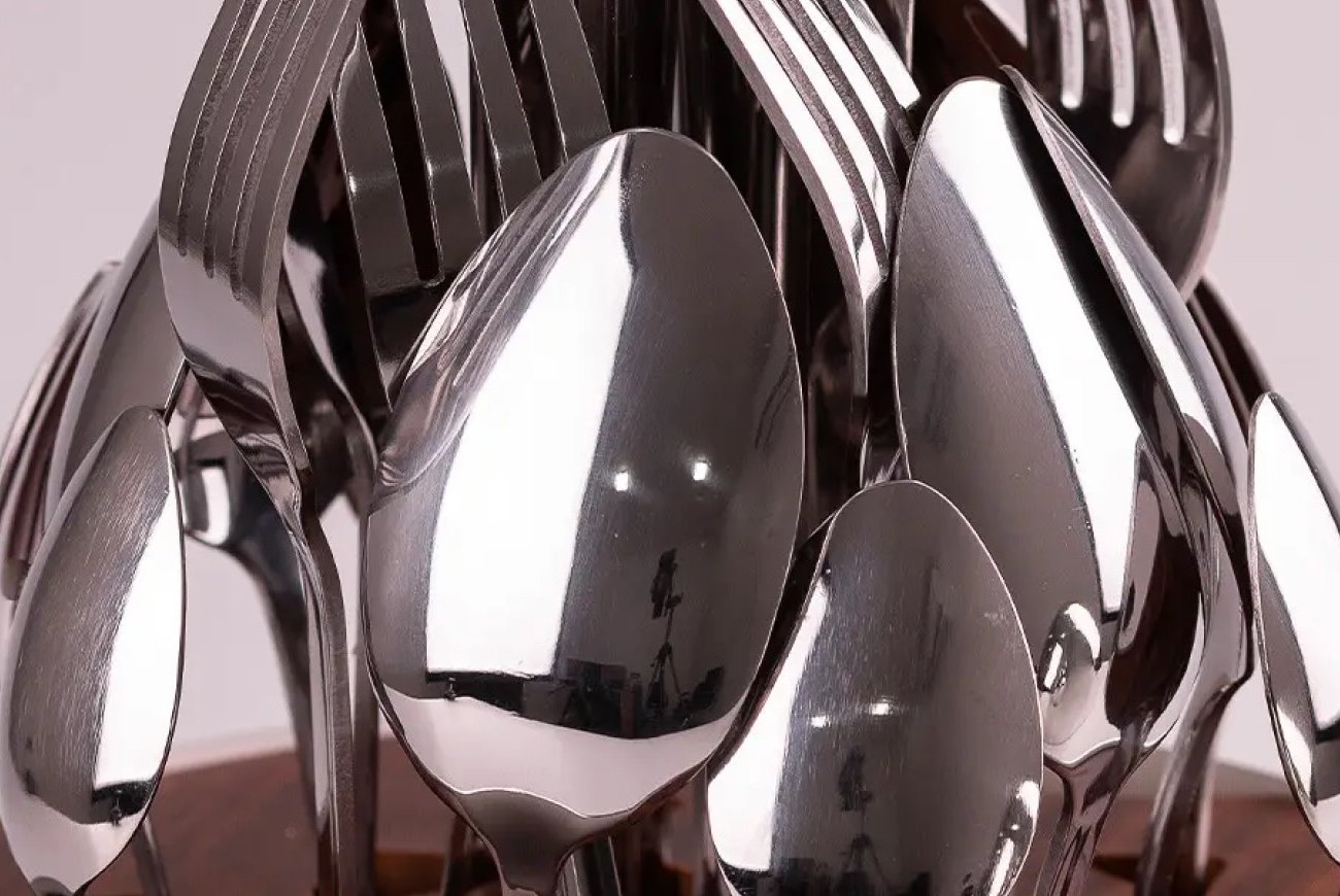 Ложки и вилки снова засияют как новые: 4 способа вернуть блеск столовым приборам