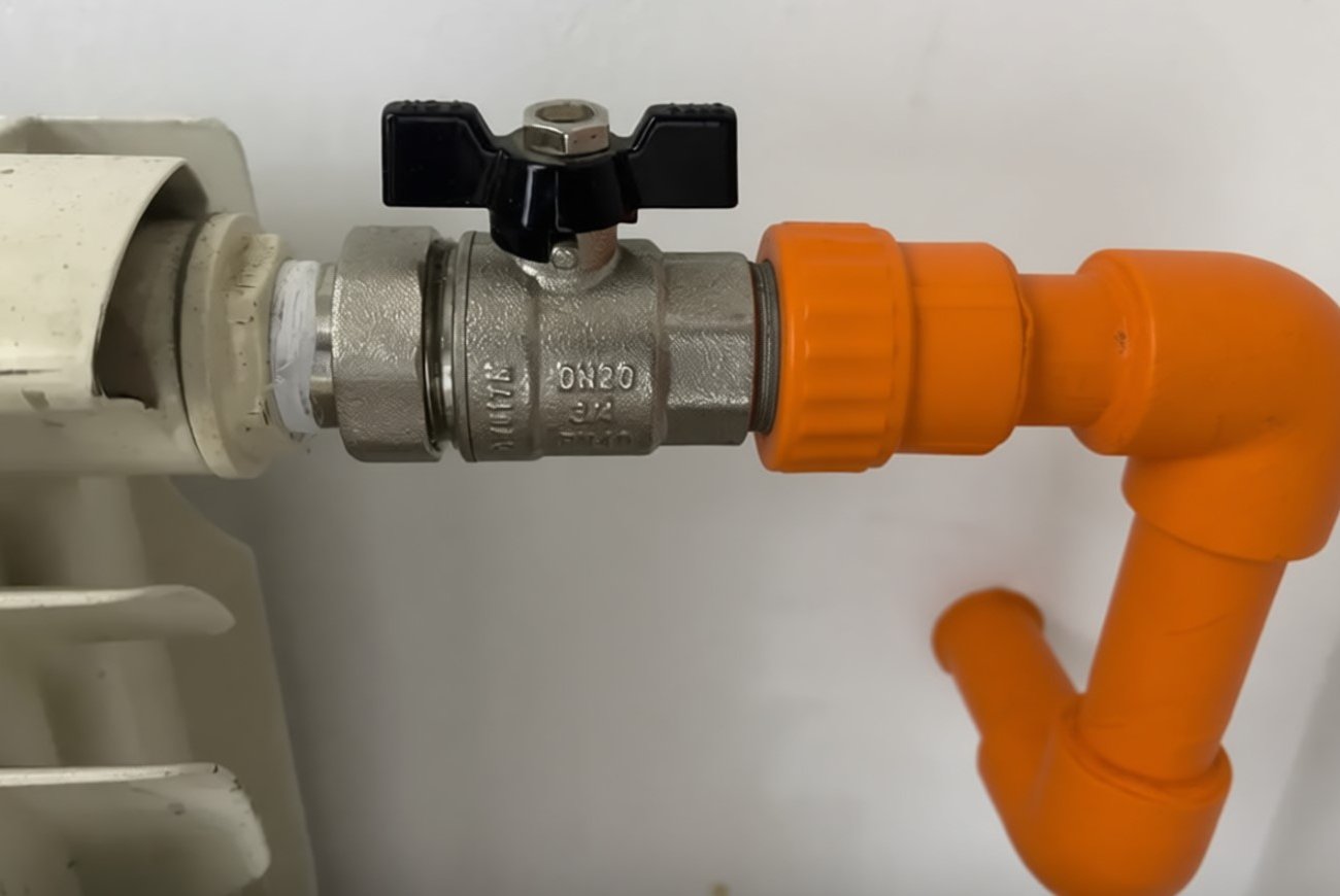 Как разблокировать шаровой кран без инструментов: 4 простых шага без замены устройства