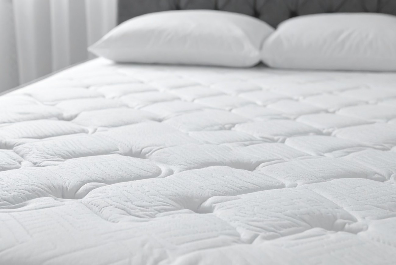 Матрас будет как новый: простой способ удаления застарелых пятен