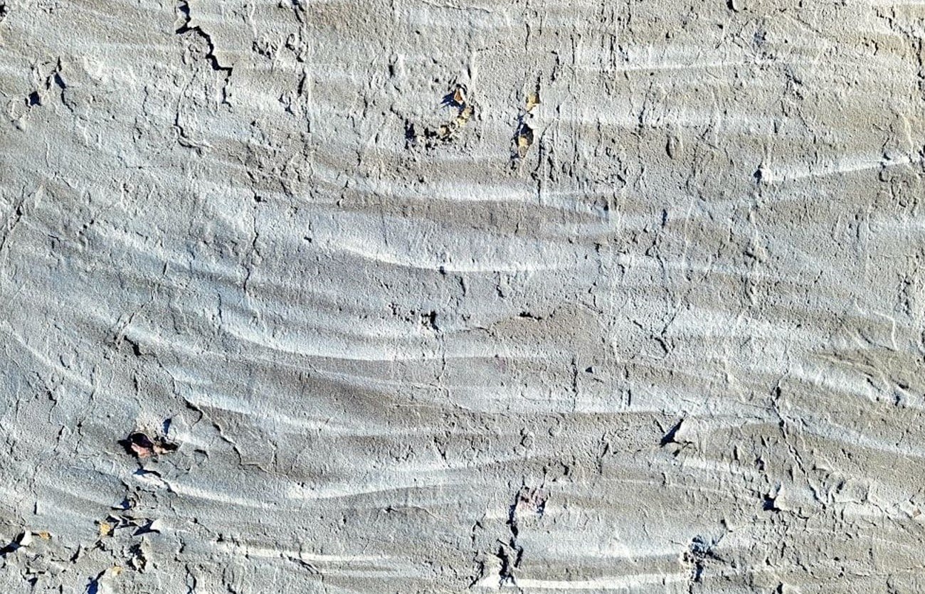 Штукатурка высохнет в 3 раза быстрее без тепловых пушек: метод без лишних затрат и услуг мастера