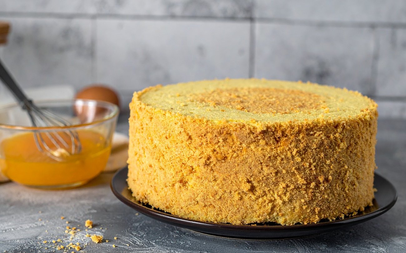 Торт будет таять во рту: выбираем правильную пропитку для бисквита