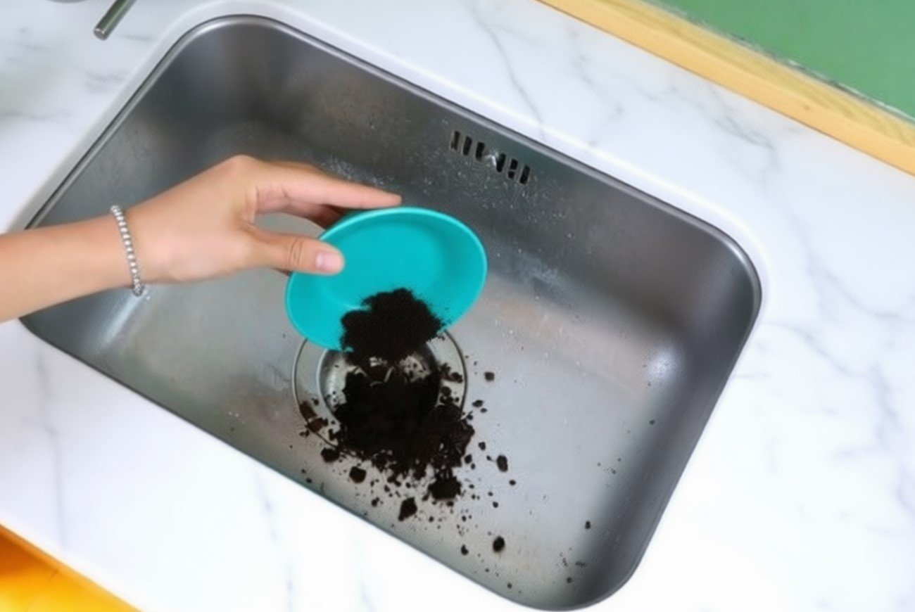 Что категорически нельзя выбрасывать в раковину: сантехника прослужит 20 лет без засоров и ремонта