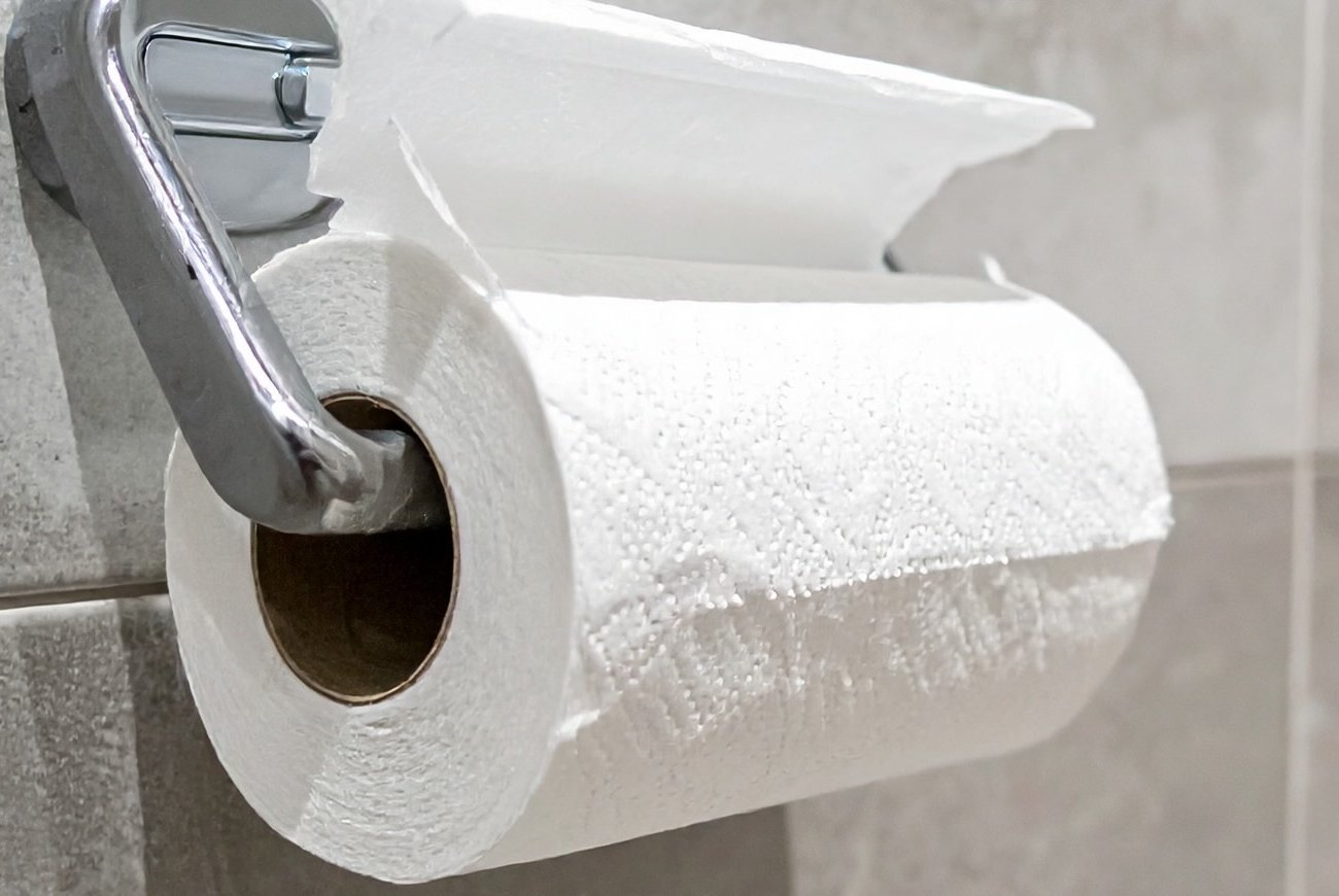 Не смывайте туалетную бумагу в унитаз: простая привычка приводит к плотным засорам