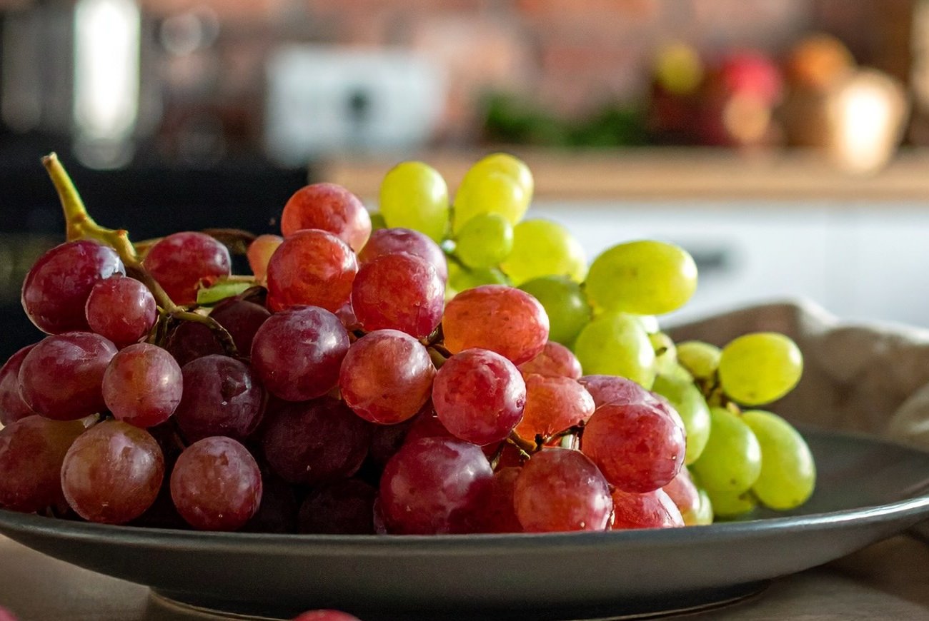 Виноград творит чудеса с организмом: запомните, кому он поможет, а кому навредит