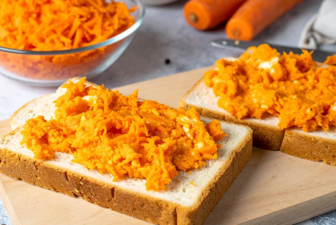 Морковно-сырная намазка покорит всех гостей: необычный рецепт вкусной закуски