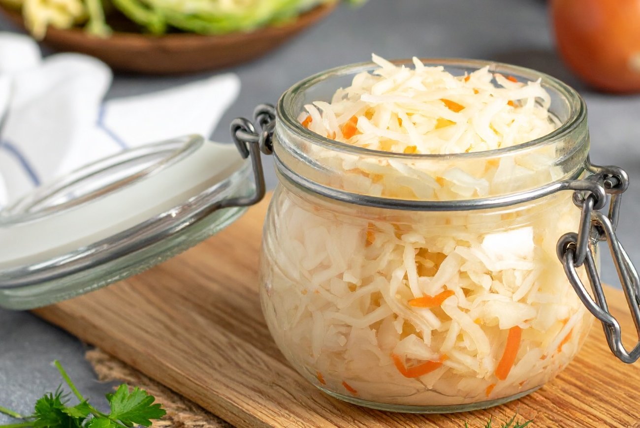 Как уберечь квашеную капусту от потемнения без лишних хлопот: простые правила от опытных хозяек