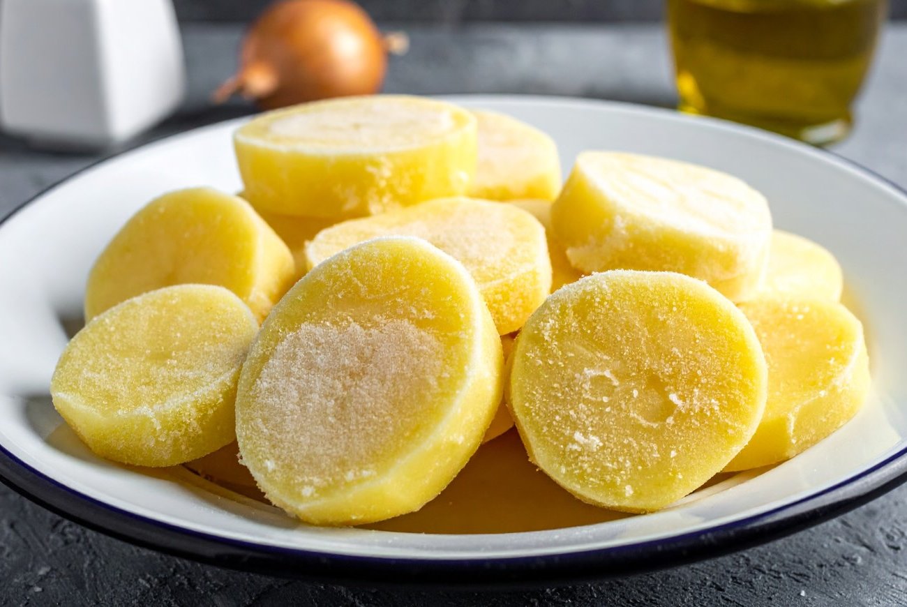 Перед жаркой кладу картошку в морозилку на 30 минут: результат превосходит все ожидания