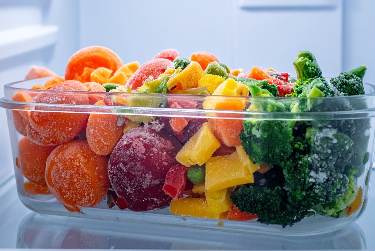 Как сохранить все витамины в замороженных овощах и фруктах: полезно знать каждой хозяйке