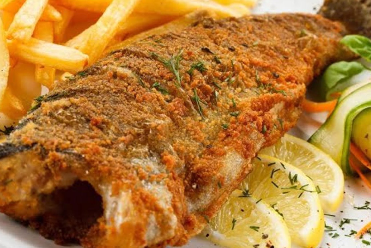 Рыба пожарится без следа запаха в квартире: простая хитрость приготовления