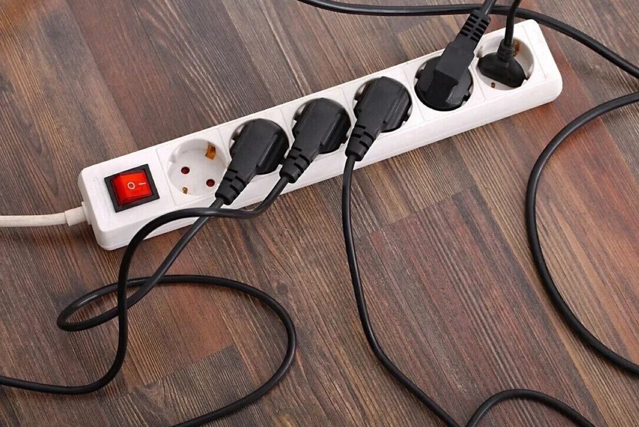 Удлинитель засверкает чистотой за 5 простых шагов: копеечный способ очистки без риска для здоровья