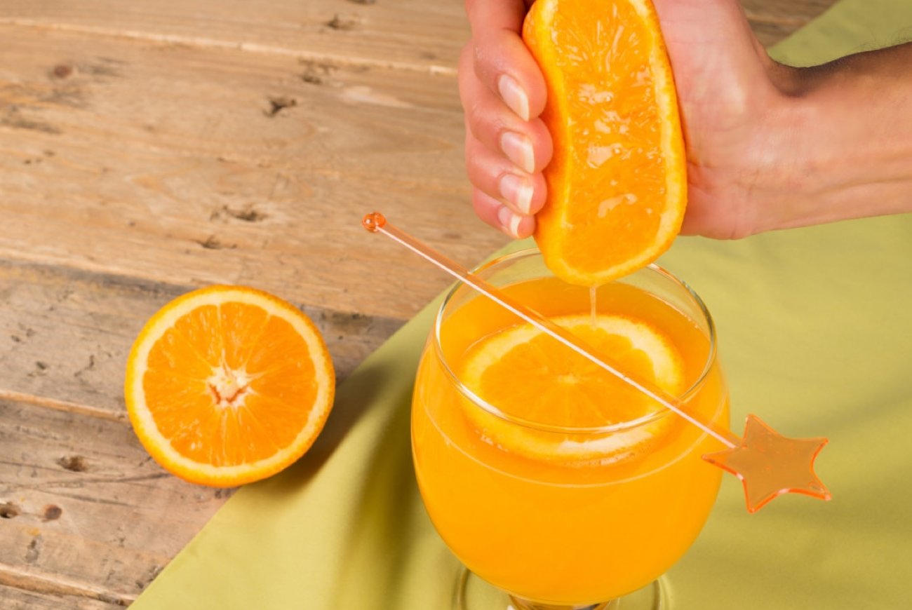 Сок из апельсина выжмется за секунды: простой способ без соковыжималки и лишних усилий