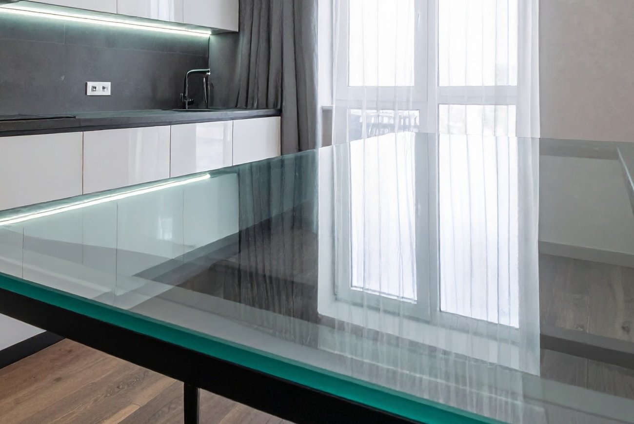 Царапины со стекла исчезают за минуты: запомните копеечные способы восстановления поверхностей