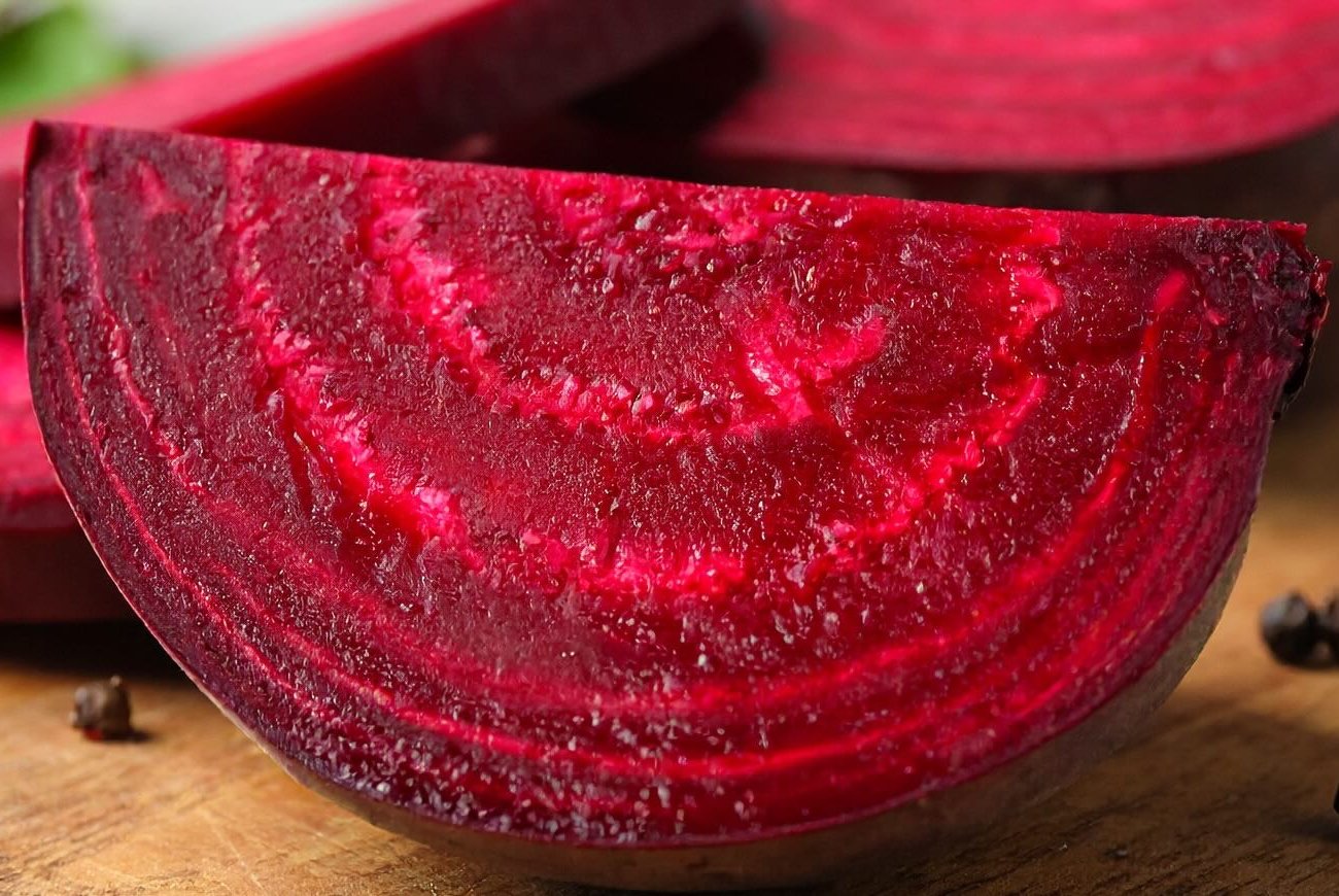 Свекла останется ярко-красной после варки: запомните хитрость приготовления овоща