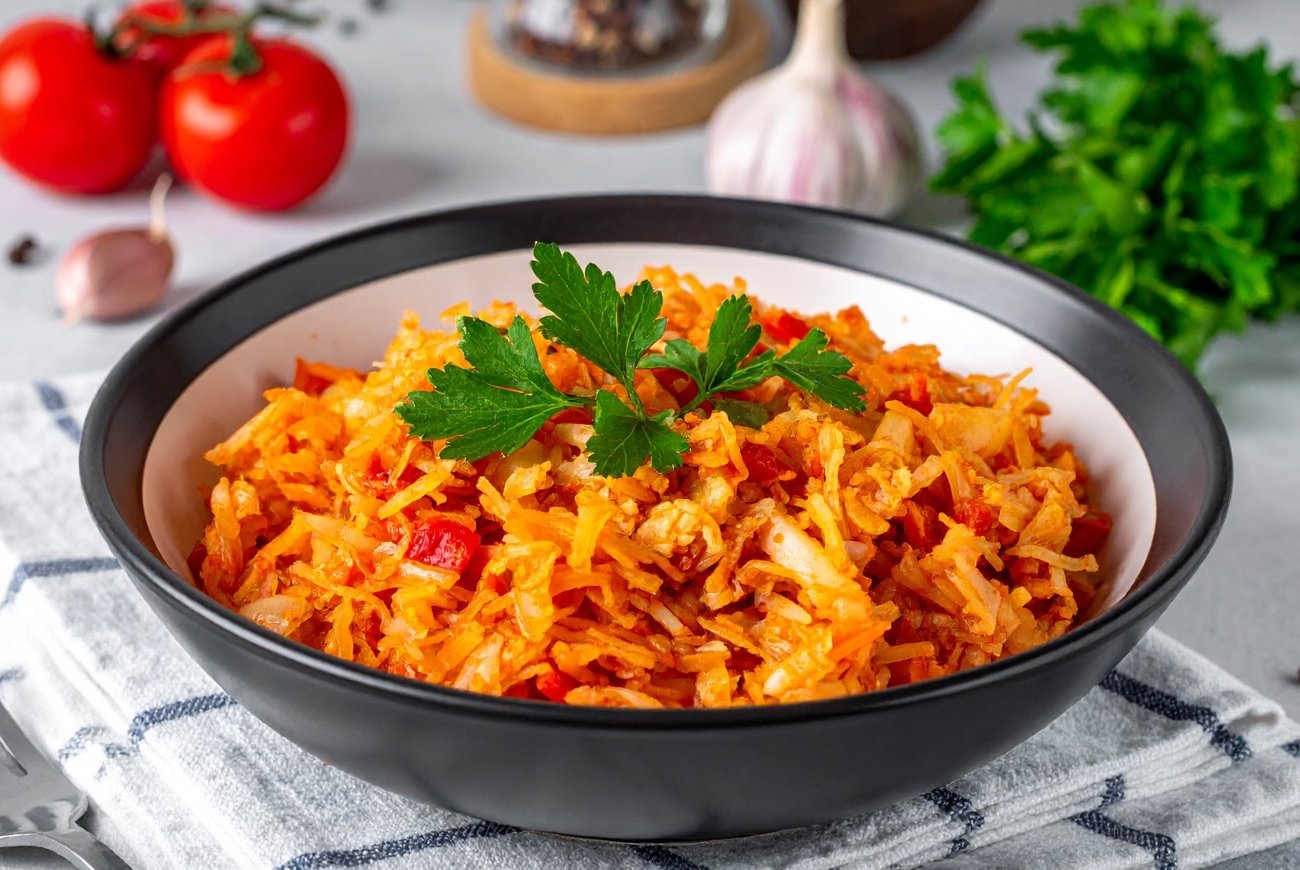 Тушеная капуста будет таять во рту: необычный рецепт без мяса и грибов