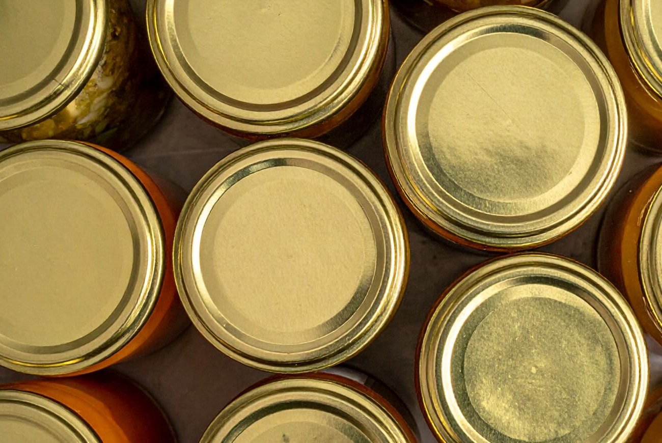 Банки будут закрыты герметично: правила использования закручивающихся крышек