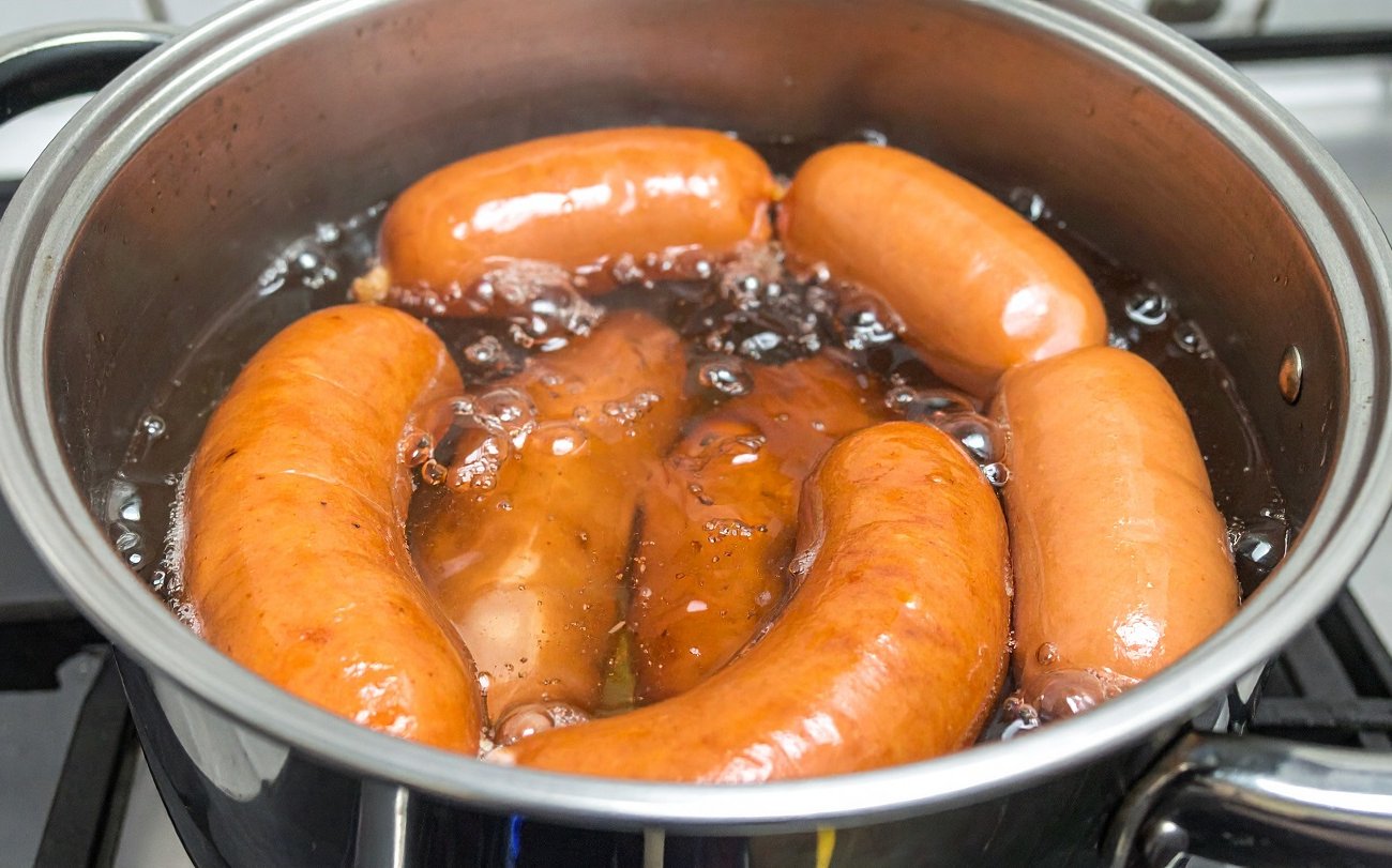 Сосиски больше не лопаются при варке: проверенный метод приготовления