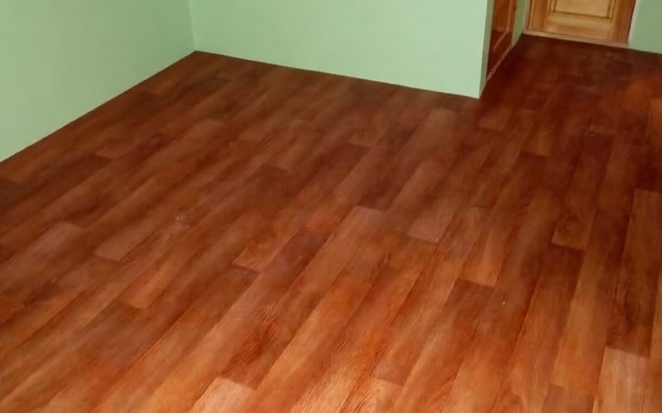 Как очистить линолеум от черных следов обуви: никакой агрессивной химии не понадобится