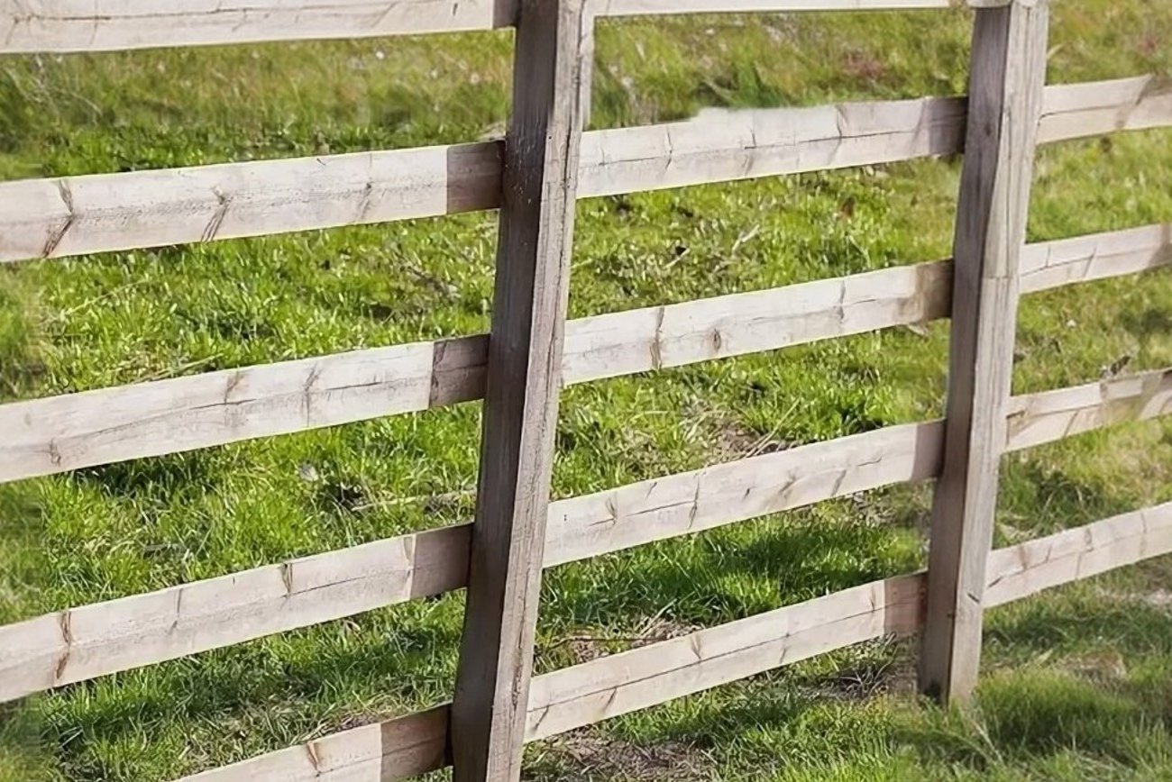 Деревянные столбы будут надежно защищены от гниения: домашнее решение без затрат и вызова мастера