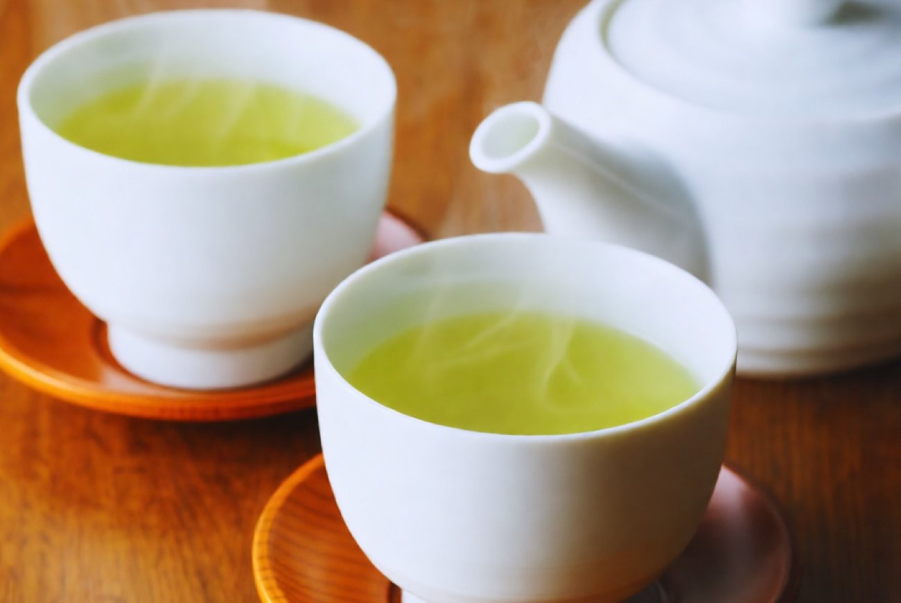 Чем белый чай отличается от зелёного и какой выбрать: простое объяснение для всех