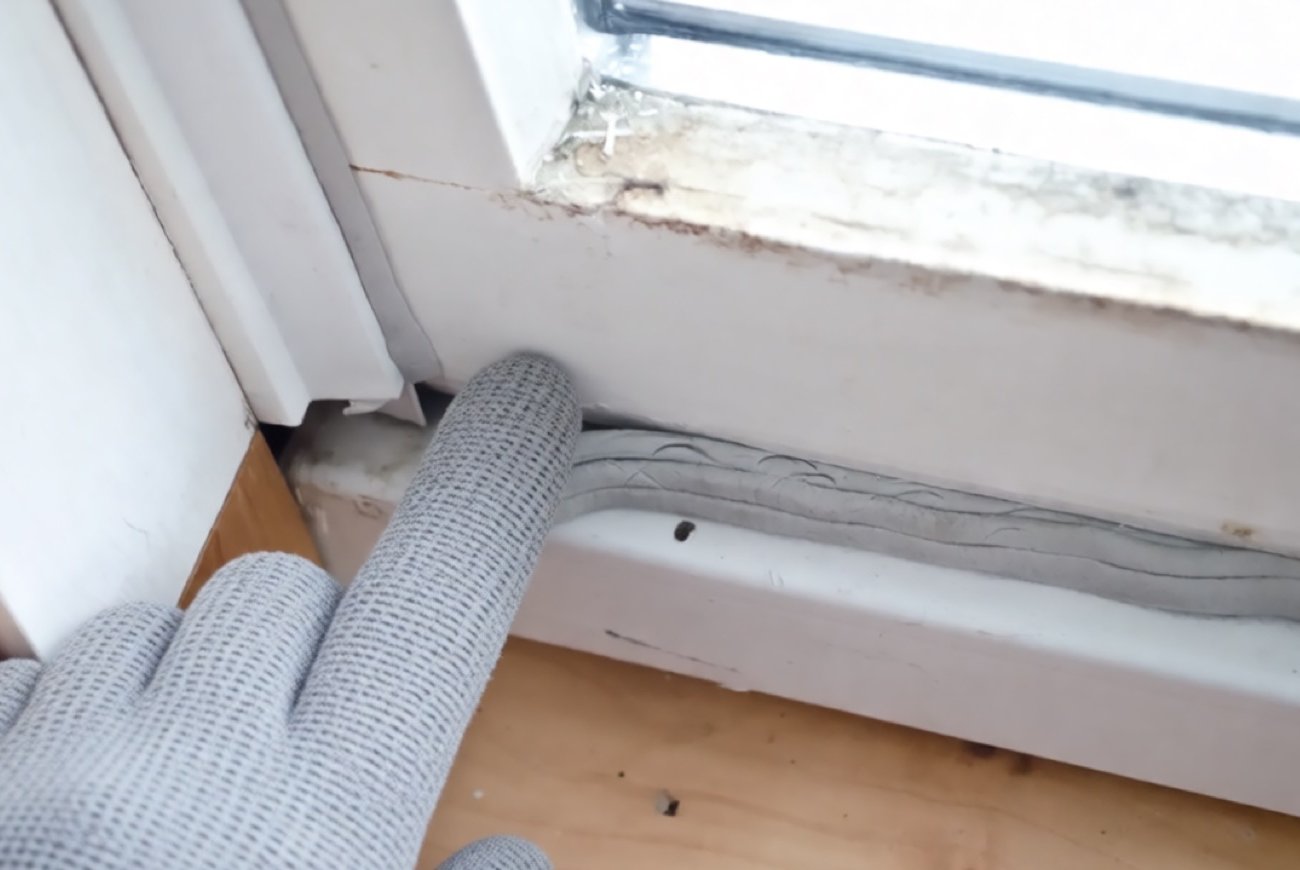 Как утеплить подоконник и избавиться от сквозняков: быстрый способ без вызова мастера