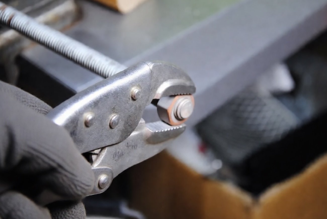 Как открутить заржавевшую гайку без повреждений: способ без дорогих инструментов