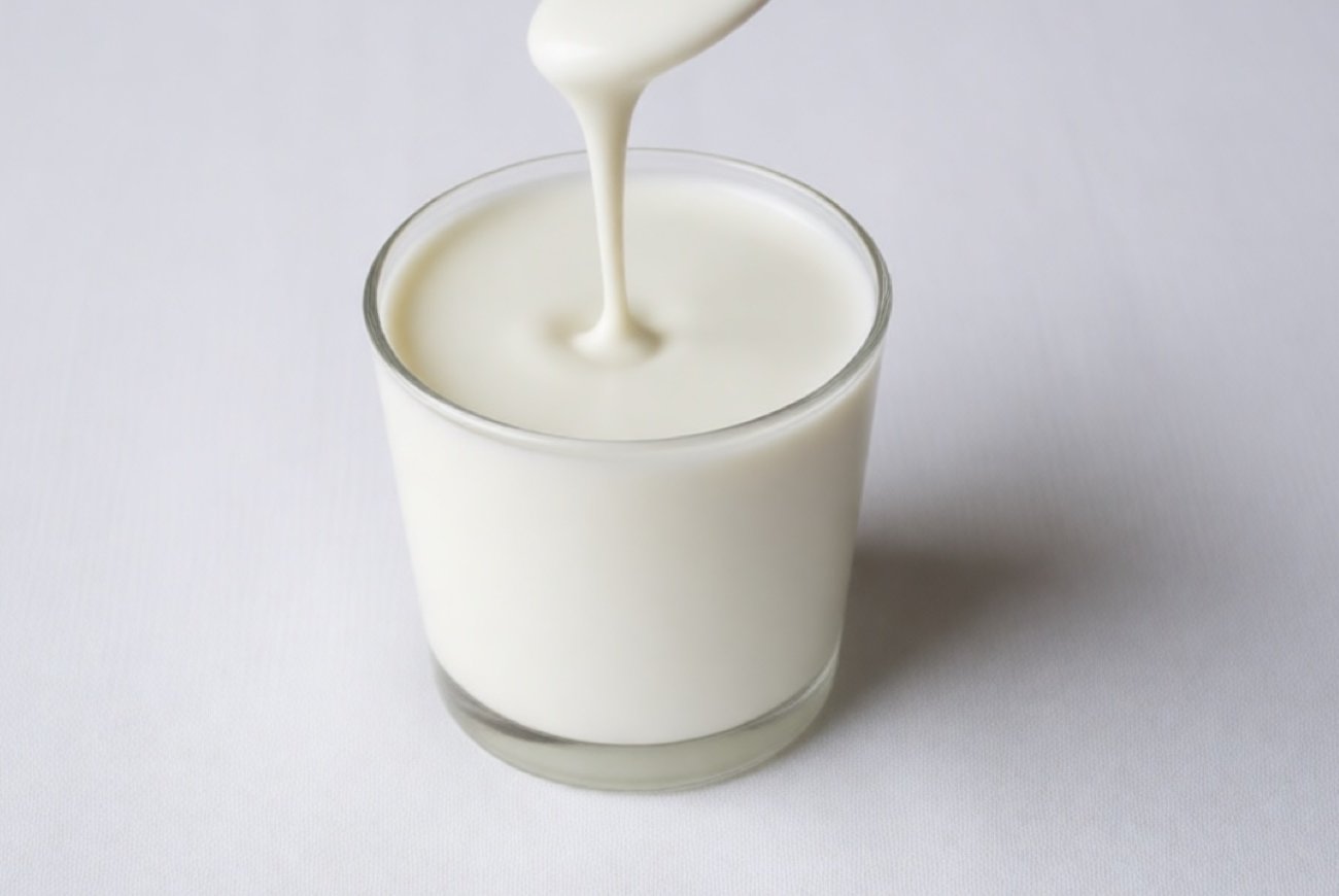 Проверяю сметану на натуральность одним способом: нужна только горячая вода