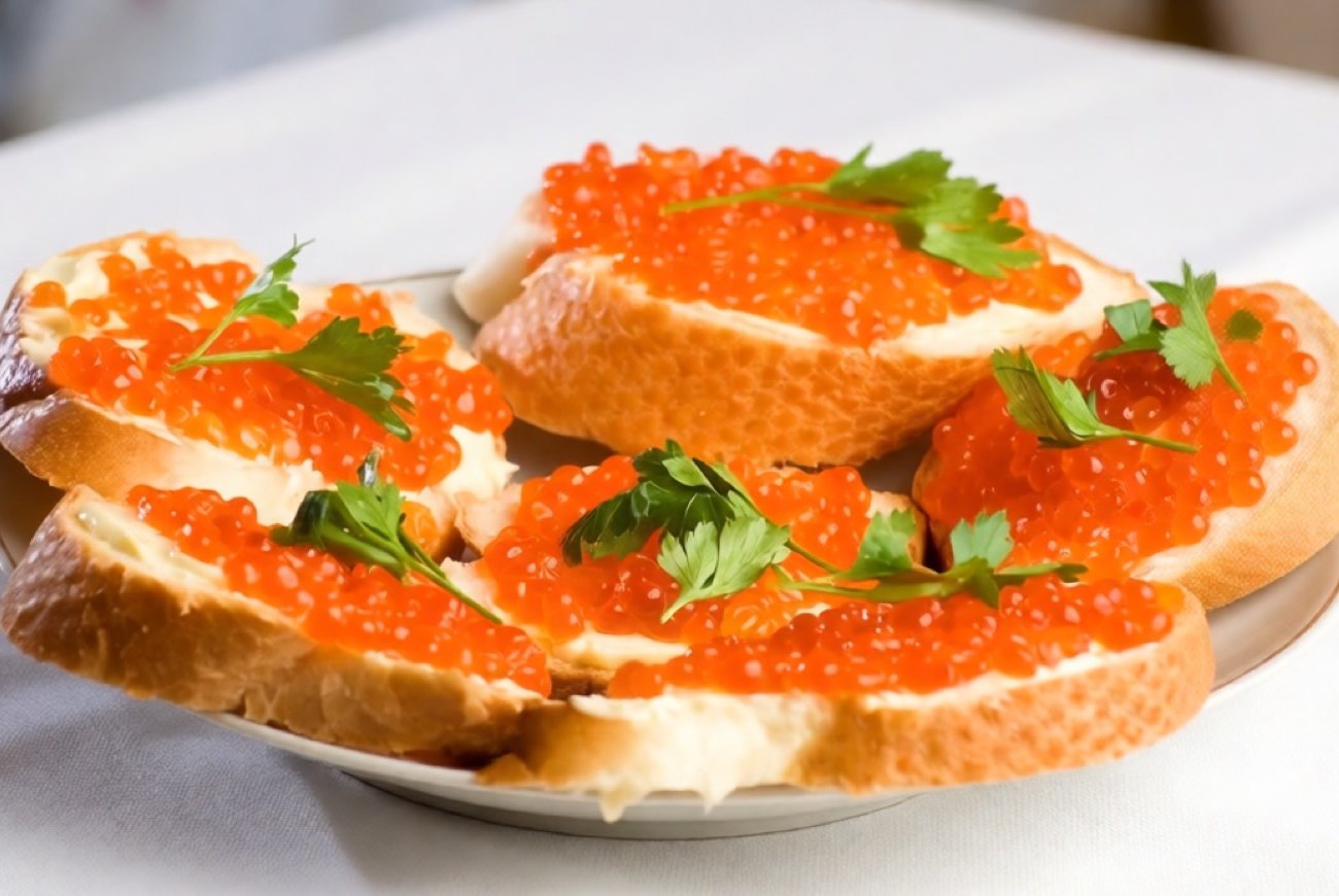 Бутерброды с икрой станут в разы вкуснее: замените масло одним простым продуктом