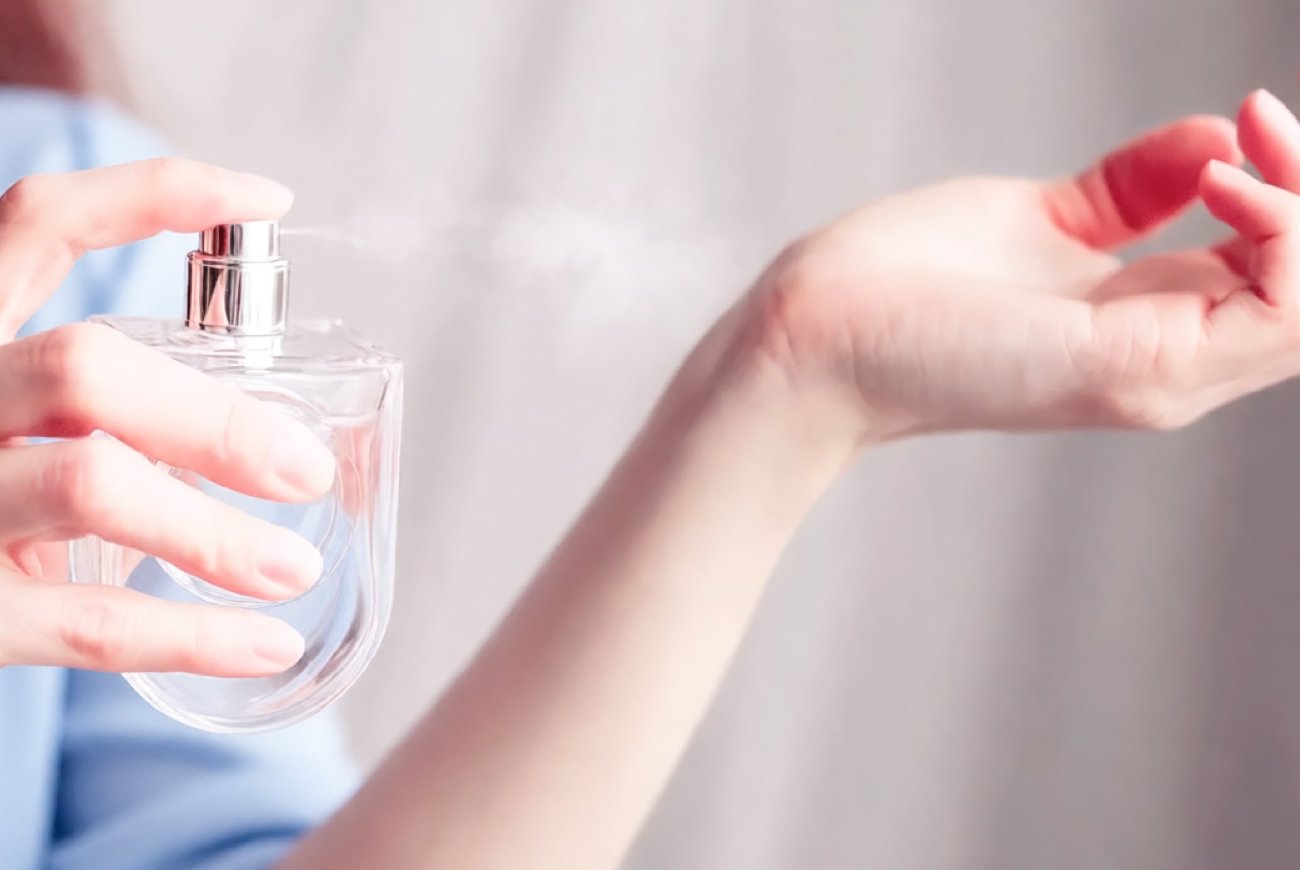 Как сделать так, чтобы духи не выветривались за час: простой трюк для долгого аромата