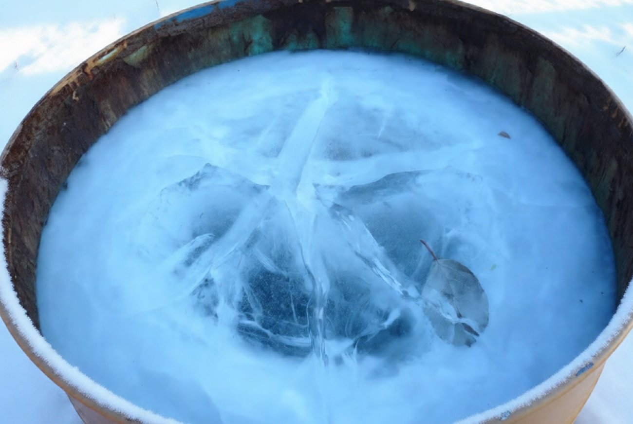 Как уберечь бочки с водой на даче от мороза: 2 простых метода опытных дачников