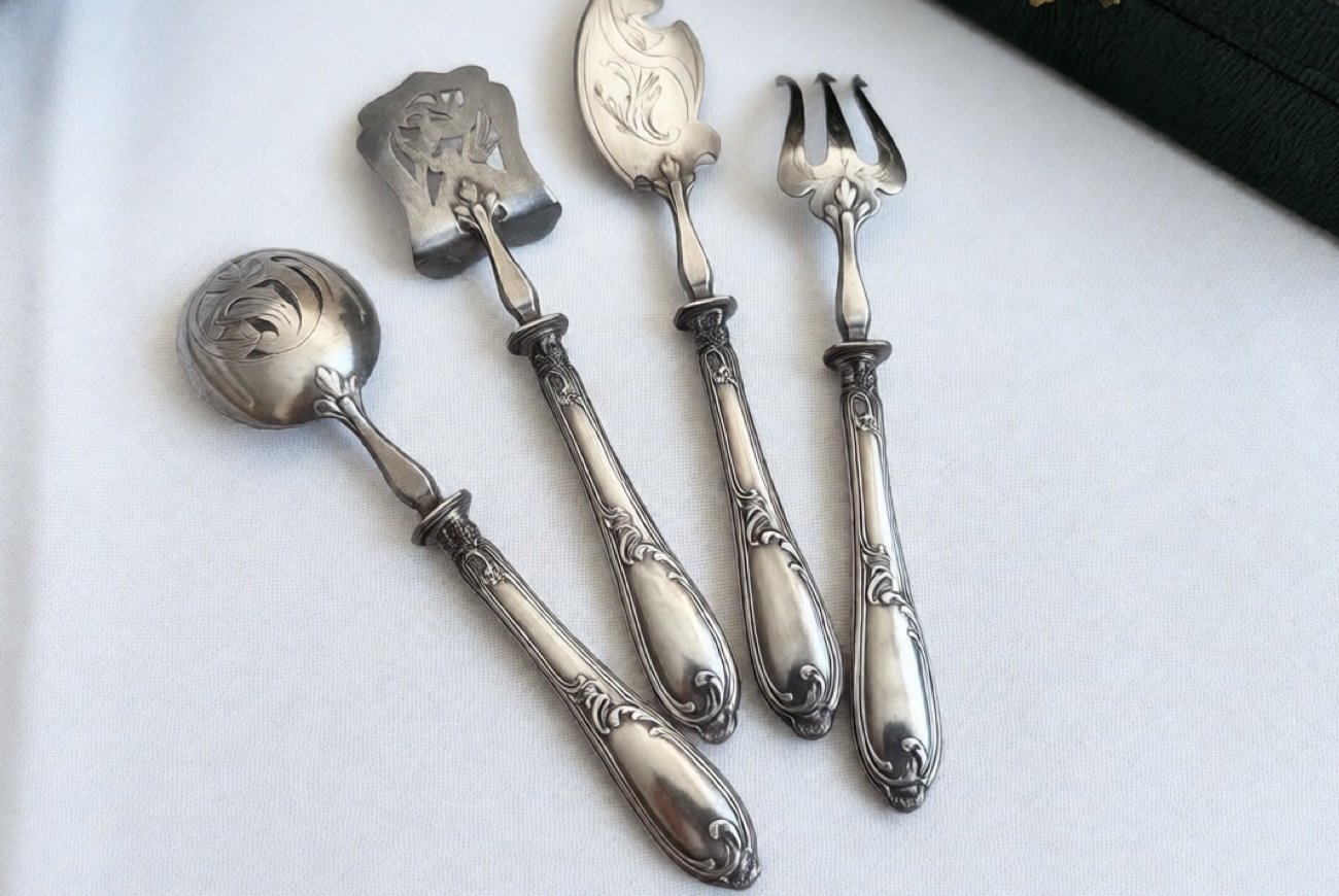 Как уберечь серебро от почернения при хранении: металл не темнеет годами и выглядит как новый