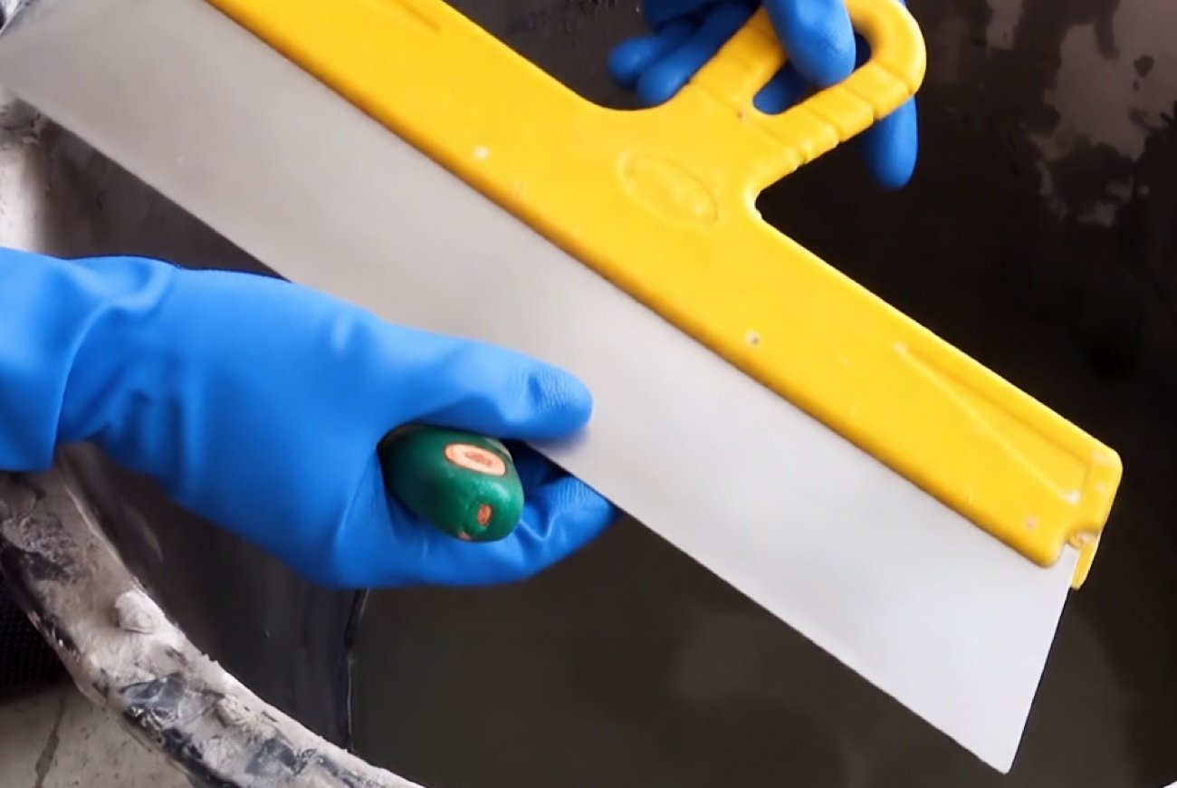 Как отчистить шпатель от старого раствора: копеечный метод вместо покупки нового инструмента