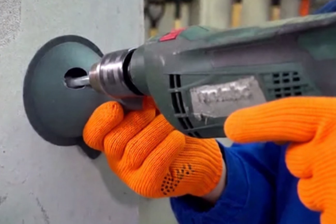 Как просверлить стену без грязи и пыли: 4 простых хитрости для чистого ремонта