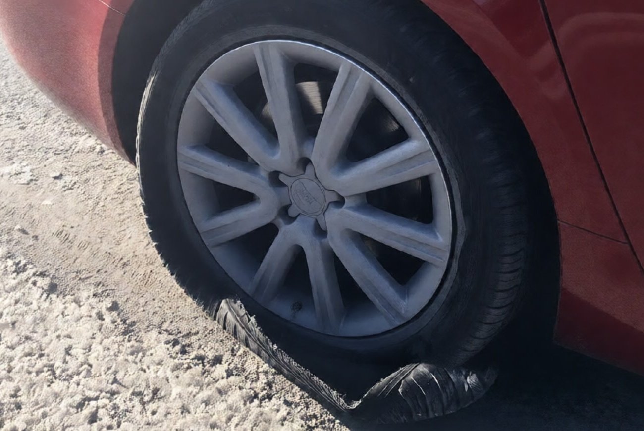 Что делать, если колесо взорвалось на скорости: простая инструкция для автомобилистов