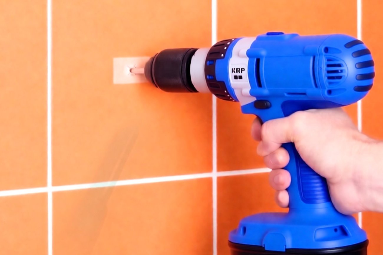 Как правильно просверлить плитку в ванной без трещин и сколов: простой метод без обращения к специалисту