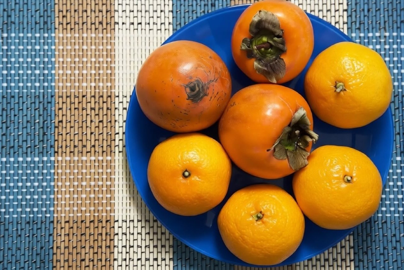 Хурма против мандаринов: что выбирать для питания в холодное время года