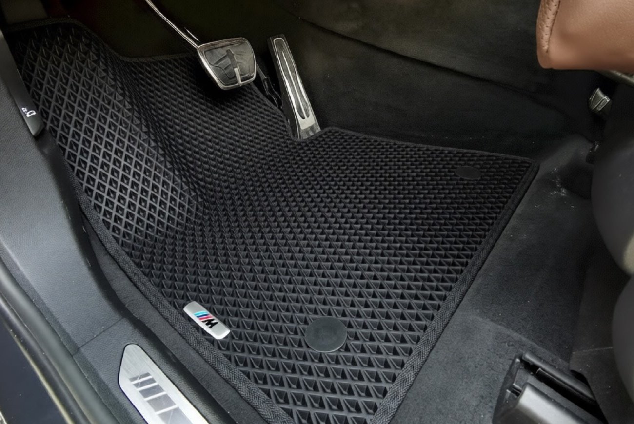 Как зафиксировать коврики в автомобиле: метод для надежной фиксации и безопасности