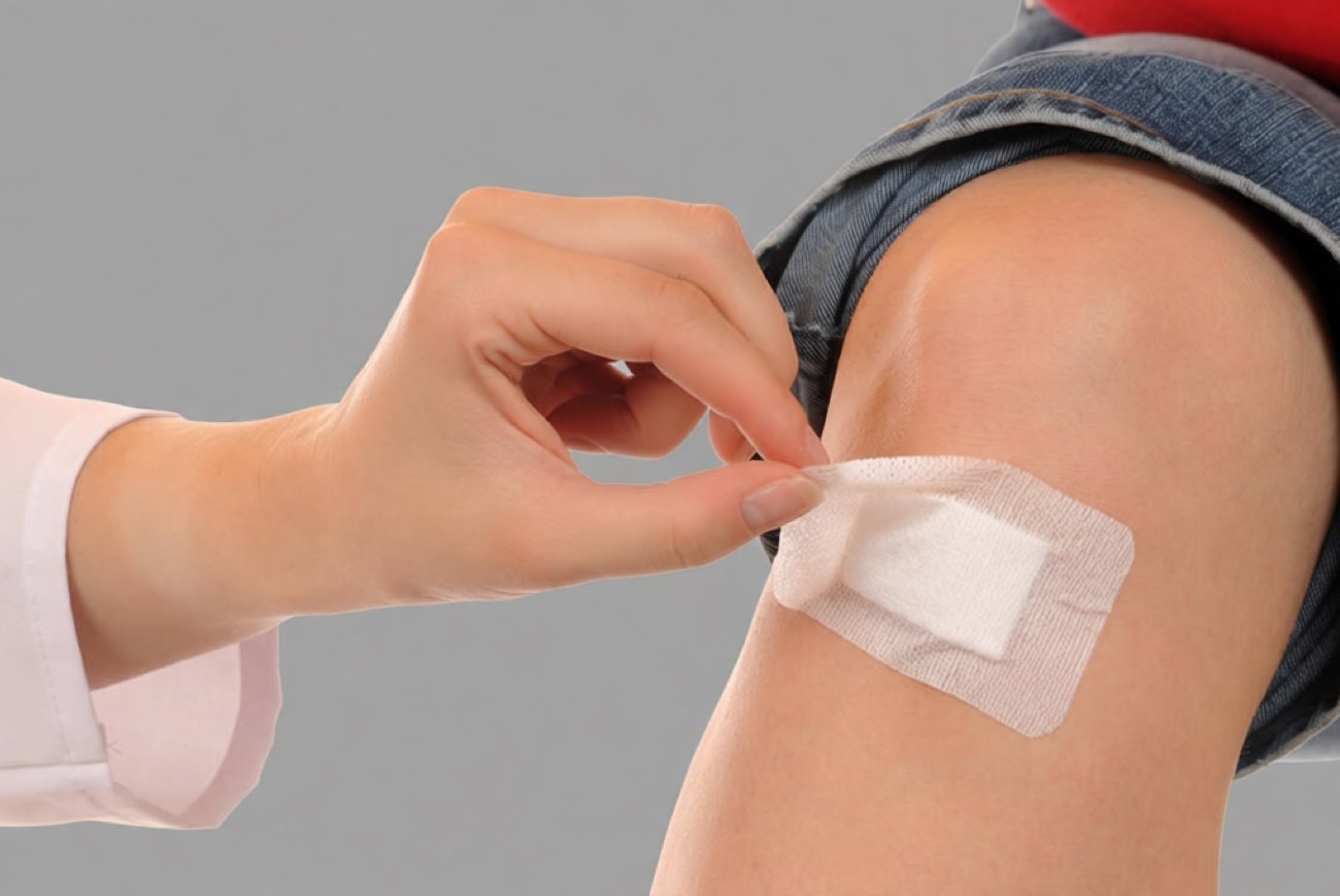 Как снять пластырь без боли и раздражения кожи: быстрый способ для детей и взрослых