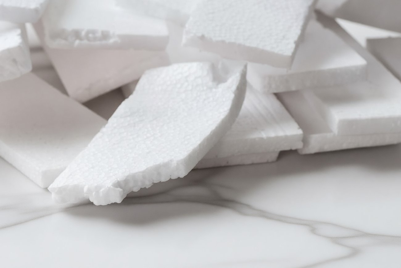 Как защитить дерево и металл от влаги на долгие годы: метод с обычным пенопластом