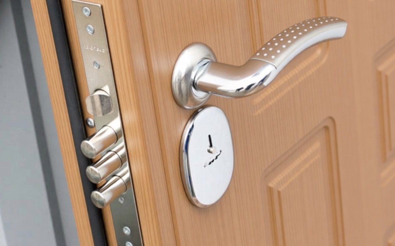 Намазал замок этим средством и дверь открывается даже в лютый мороз: простой способ вместо кипятка и химии