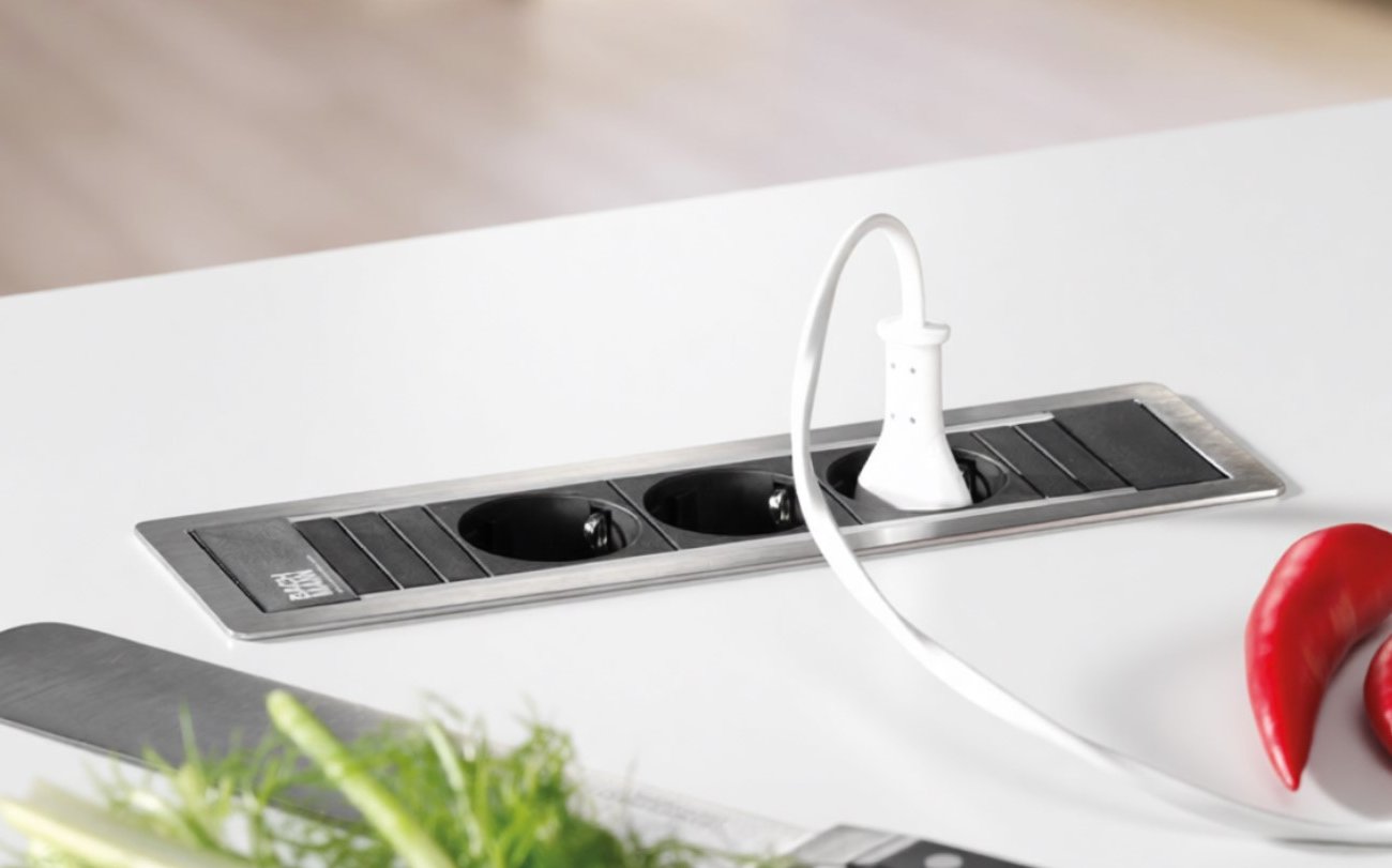 Эти приборы нельзя включать в удлинитель: запомните список, чтобы избежать рисков