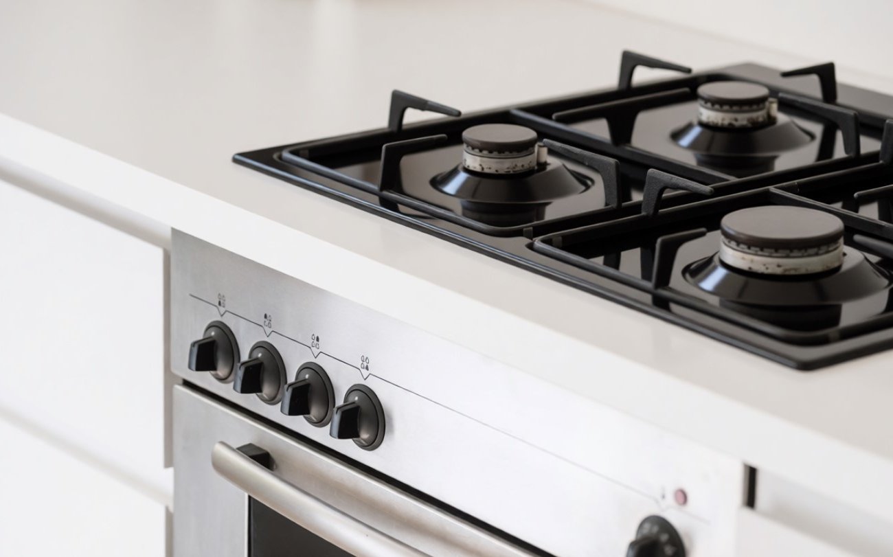 Самые грязные конфорки отмываются за 7 минут: эффективный метод без дорогих чистящих средств