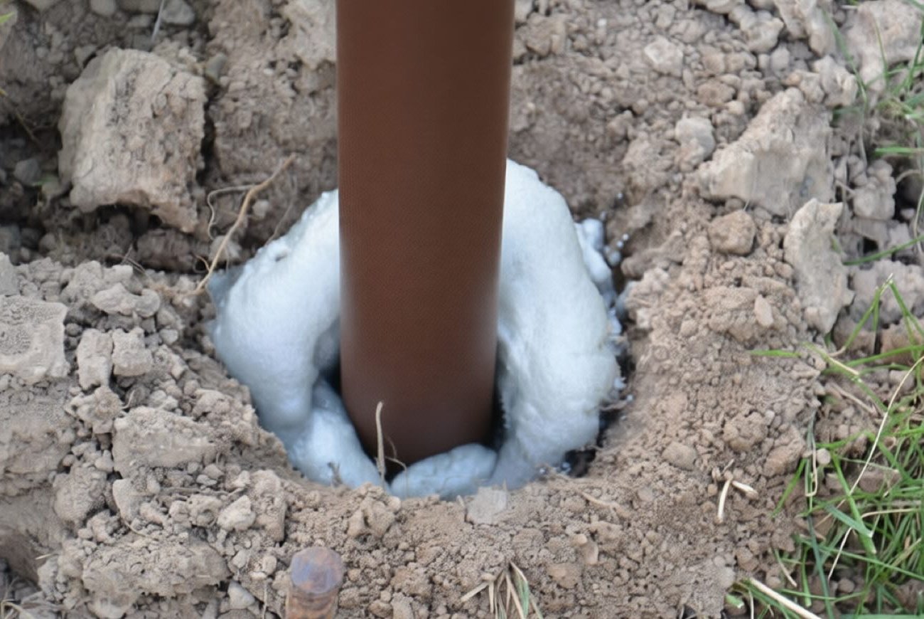 Как забетонировать столбы для забора, чтобы стояли десятилетиями: простая технология без ошибок