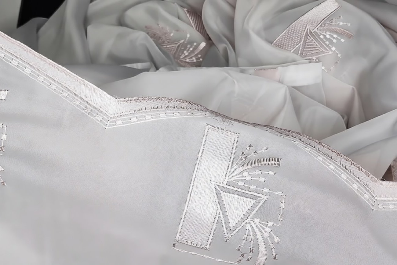 Как вернуть тюлю белизну без хлорки: копеечное средство справится с желтизной идеально