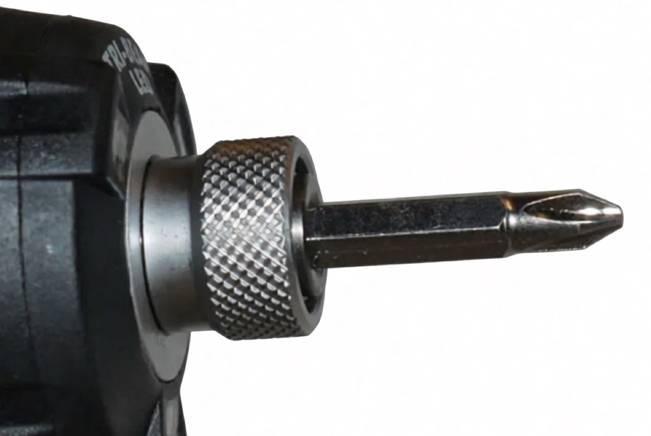 Как вытащить намертво застрявшую биту из шуруповерта: поможет машинное масло