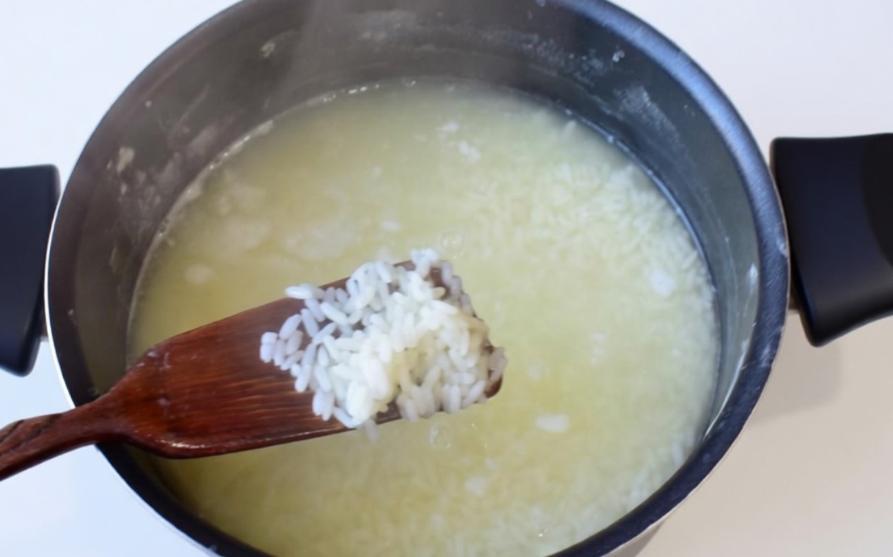 Зачем азиатки протирают лицо рисовой водой: бьюти-секрет с гарантированным результатом