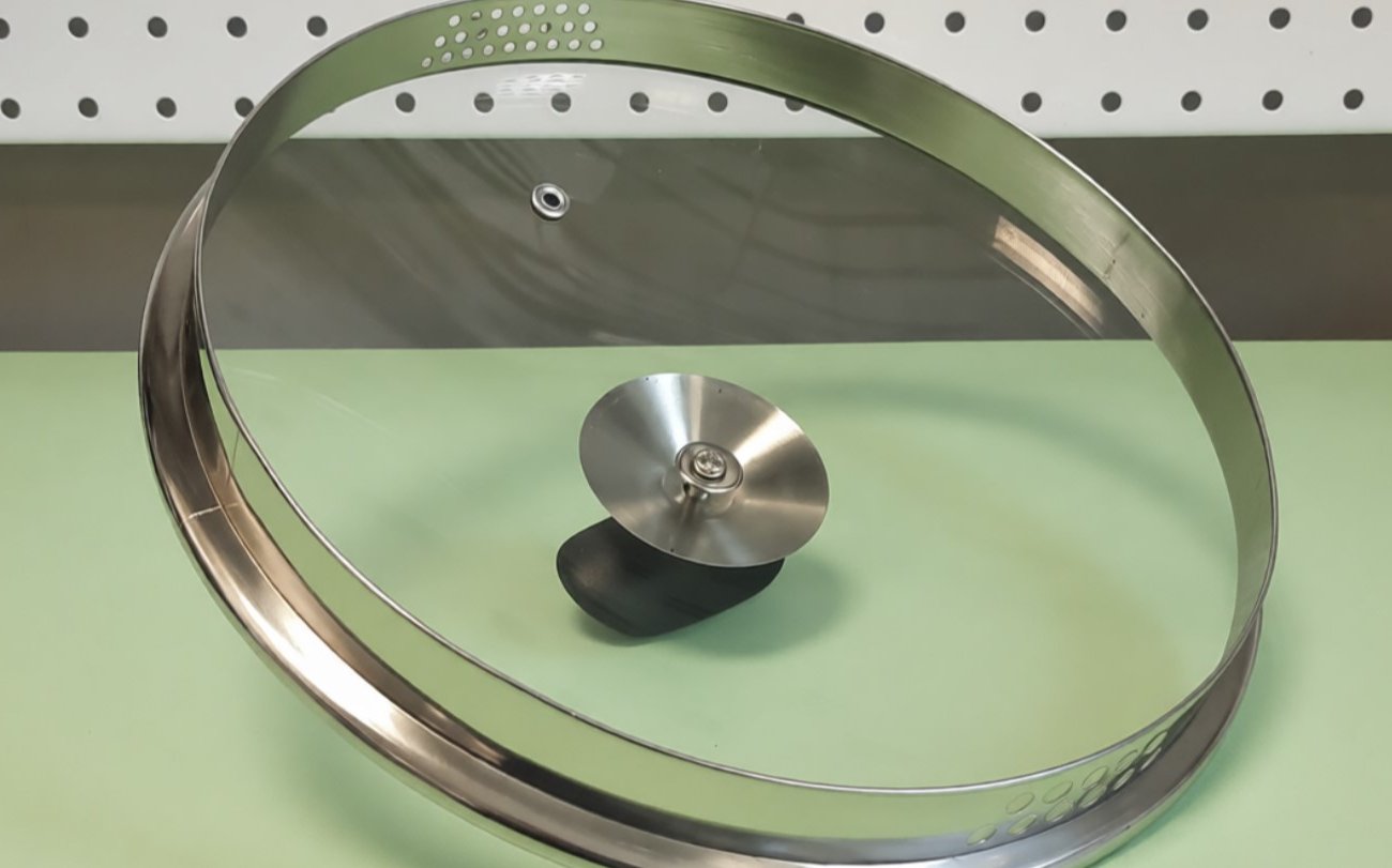 Черный налет под ободком крышки больше не проблема: домашний способ с подручными средствами