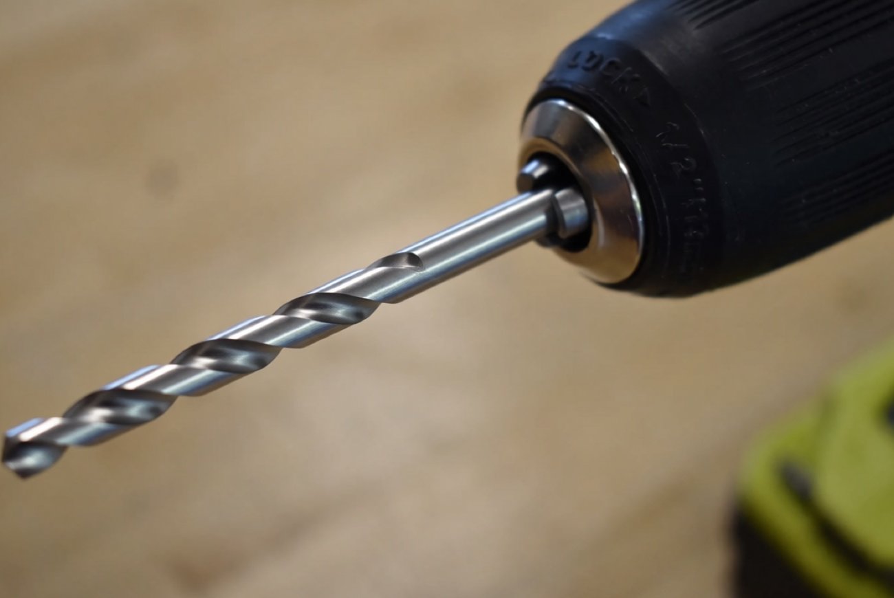 Как надежно закрепить сверло в патроне: простой способ без проскальзывания и вибраций