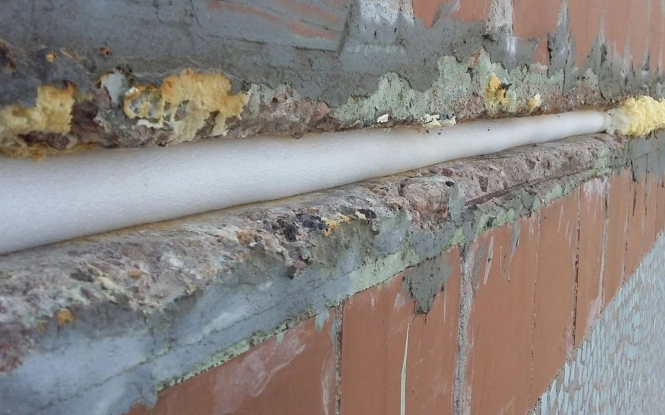 Как правильно загерметизировать межпанельные швы: запомните простую технологию